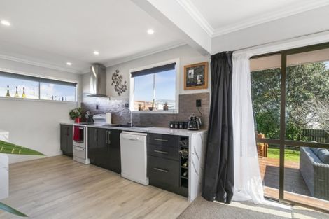 Photo of property in 15 Clematis Grove, Maungaraki, Lower Hutt, 5010
