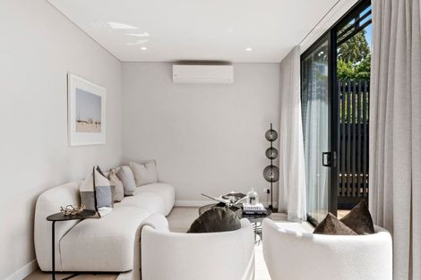 Photo of property in 21b Arahia Street, Northcote, Auckland, 0627