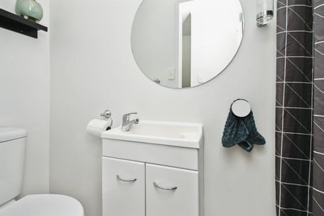 Photo of property in 2/208 Rangatira Road, Beach Haven, Auckland, 0626