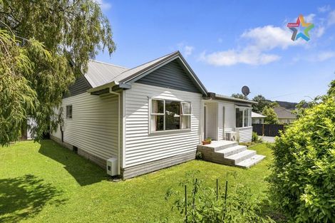 Photo of property in 22 Homedale Road, Wainuiomata, Lower Hutt, 5014