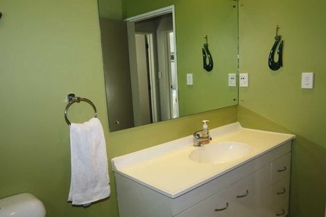 Photo of property in 2/29 Beaudine Avenue, Glenfield, Auckland, 0629