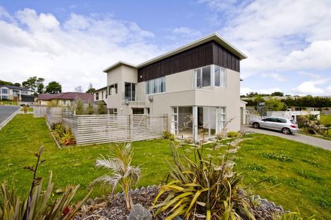 Photo of property in 3 Harrowglen Drive, Northcross, Auckland, 0632