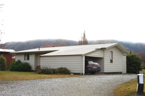 Photo of property in 11 Argyle Place, Arrowtown, 9302