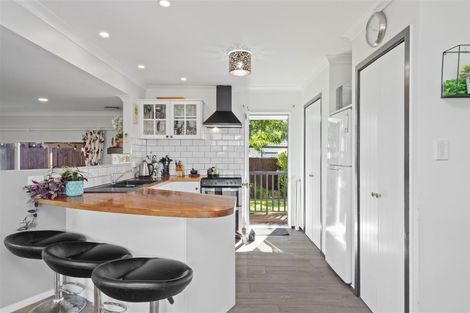 Photo of property in 6 Armitage Place, Tuakau, 2121