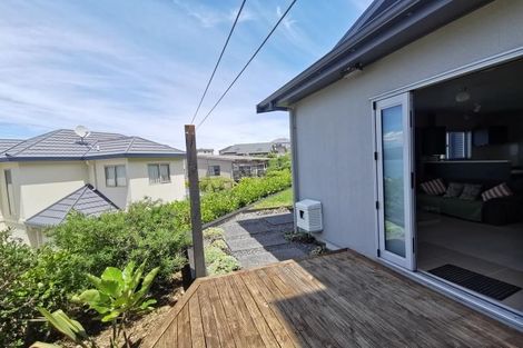 Photo of property in 41 Dress Circle, Newlands, Wellington, 6037