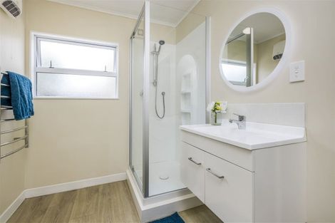 Photo of property in 2/19 Milton Road, Orewa, 0931