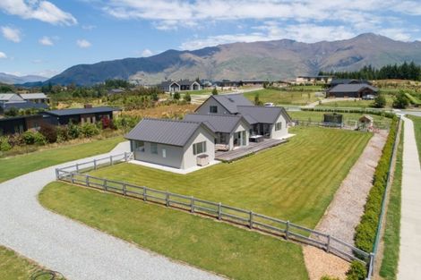 Photo of property in 2 Nokomai Street, Wanaka, 9305