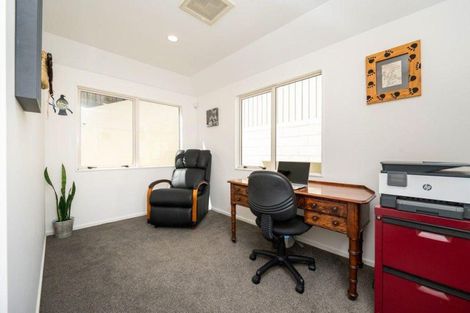 Photo of property in 15 Iona Road, Havelock North, 4130