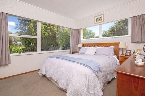 Photo of property in 16 Ellesmere Crescent, Pakuranga Heights, Auckland, 2010