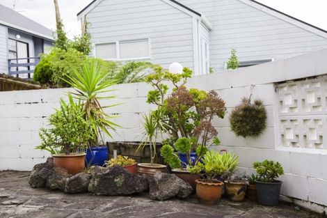 Photo of property in 1/12 Lynngate Place, Hillcrest, Auckland, 0627