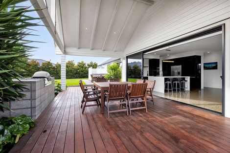 Photo of property in 6 Pebble Beach Court, Waiwhakaiho, New Plymouth, 4312