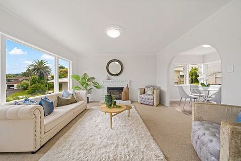 Photo of property in 2/54 Peach Road, Glenfield, Auckland, 0629