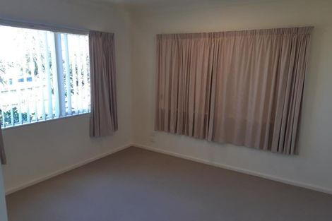 Photo of property in 4 Highgrove Lane, Totara Vale, Auckland, 0632