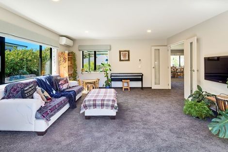 Photo of property in 6 Simpson Crescent, Raumati Beach, Paraparaumu, 5032