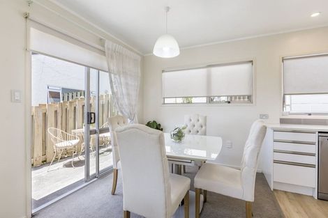 Photo of property in 1/14 Beechwood Road, Rothesay Bay, Auckland, 0630