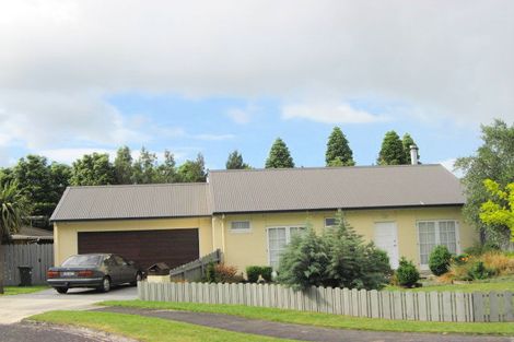 Photo of property in 13 Ross Martin Court, Conifer Grove, Takanini, 2112