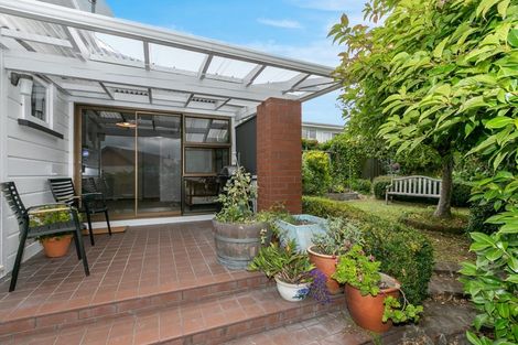 Photo of property in 34 Fitzroy Road, Bluff Hill, Napier, 4110
