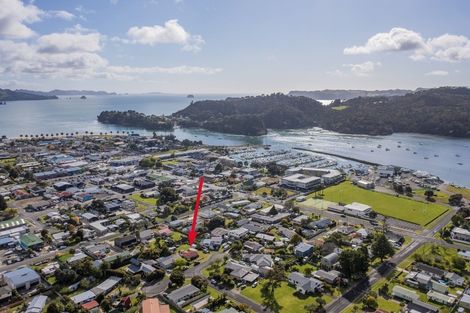 Photo of property in 14 Annette Place, Whitianga, 3510