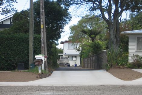 Photo of property in 1/473a Glenfield Road, Glenfield, Auckland, 0629