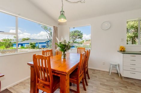 Photo of property in 17 Eruini Street, Waikanae Beach, Waikanae, 5036