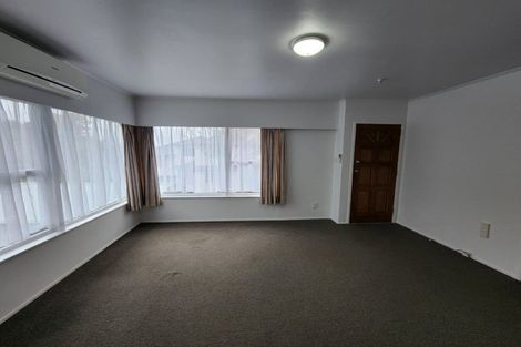 Photo of property in 2/28 Windy Ridge Road, Glenfield, Auckland, 0629