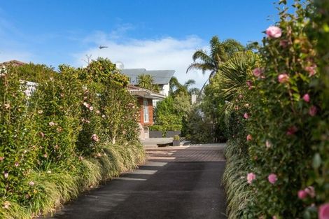 Photo of property in 2/38 East Coast Road, Milford, Auckland, 0620