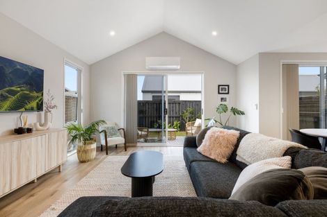 Photo of property in 2 Chain Place, Papamoa, 3118