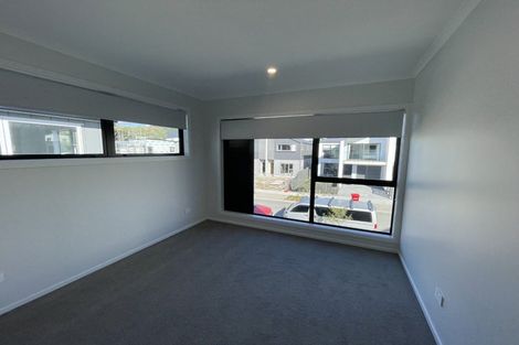 Photo of property in 18 Koreke Close, Kenepuru, Porirua, 5022