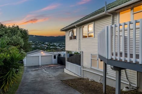 Photo of property in 42 Taylor Terrace, Tawa, Wellington, 5028