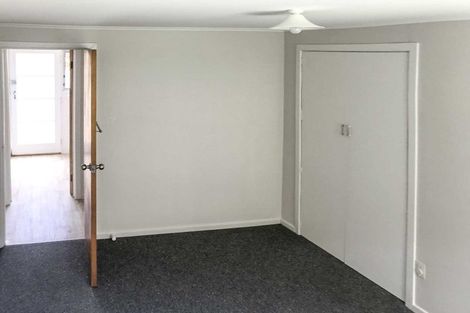 Photo of property in 32 Kervil Avenue, Te Atatu Peninsula, Auckland, 0610
