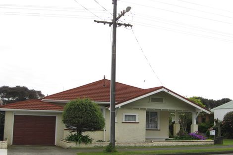 Photo of property in 27 Gilbert Street, New Plymouth, 4310