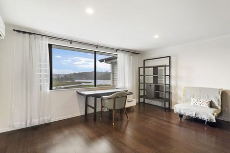 Photo of property in 16 Schopolo Place, Schnapper Rock, Auckland, 0632