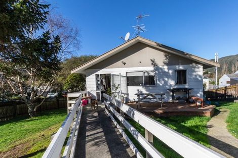 Photo of property in 1 Tiroiti Grove, Stokes Valley, Lower Hutt, 5019