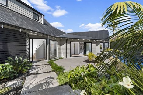 Photo of property in 9 Quebec Road, Milford, Auckland, 0620