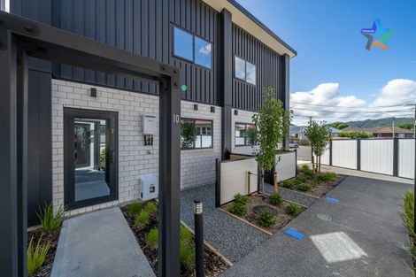 Photo of property in 2/10 Avery Grove, Boulcott, Lower Hutt, 5011