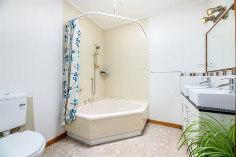 Photo of property in 8 Christina Avenue, Te Atatu South, Auckland, 0602