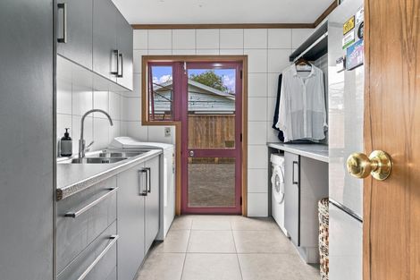 Photo of property in 12 Clare Street, Cambridge, 3434