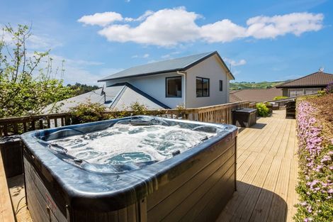 Photo of property in 10 Te Puia Drive, Aotea, Porirua, 5024