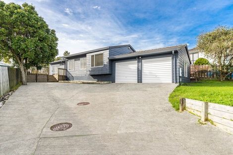 Photo of property in 13 Altair Place, Windsor Park, Auckland, 0632