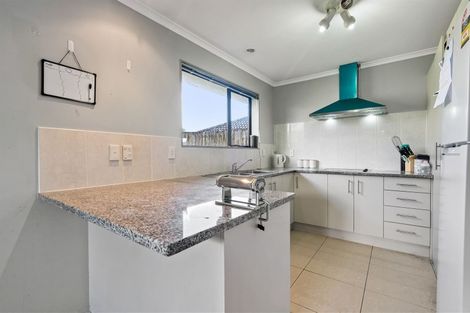 Photo of property in 13 Kokako Rise, Papakura, 2110