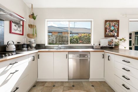 Photo of property in 47 Oteki Park Drive, Welcome Bay, Tauranga, 3112