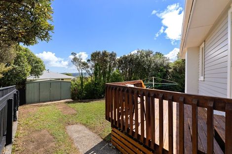 Photo of property in 4 Link Road, Newlands, Wellington, 6037