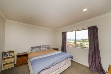 Photo of property in 116 Ruapehu Drive, Fitzherbert, Palmerston North, 4410
