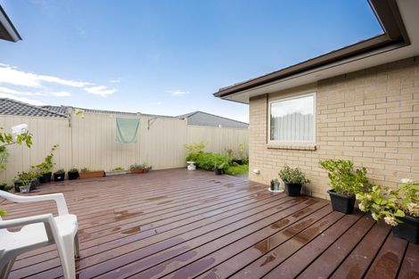 Photo of property in 37 Riverglade Parkway, Te Atatu South, Auckland, 0610