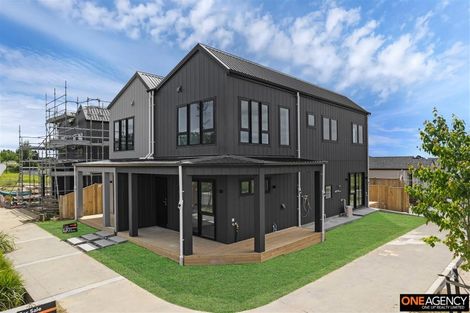 Photo of property in 18 Waimarie Drive, Karaka, 2578