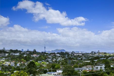 Photo of property in 927 East Coast Road, Northcross, Auckland, 0632