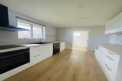 Photo of property in 3 St Margaret Place, West Harbour, Auckland, 0618