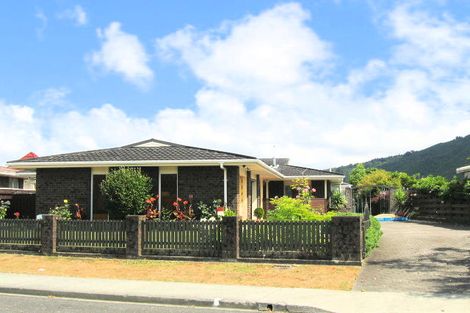 Photo of property in 17 Roband Crescent, Brown Owl, Upper Hutt, 5018