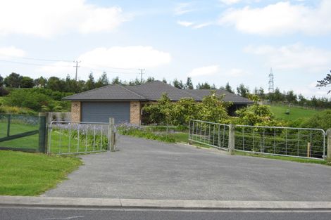Photo of property in 3 Terry Smyth Drive, Kumeu, 0892