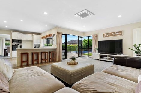 Photo of property in 36a Westerham Drive, Dannemora, Auckland, 2016